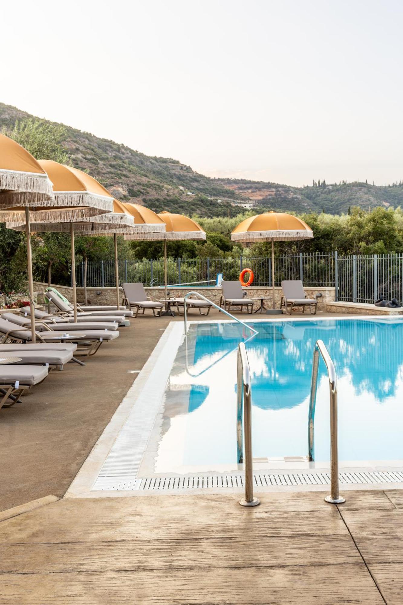 Olympia Zervea Studios With Pool - Apartment Кардамили Экстерьер фото